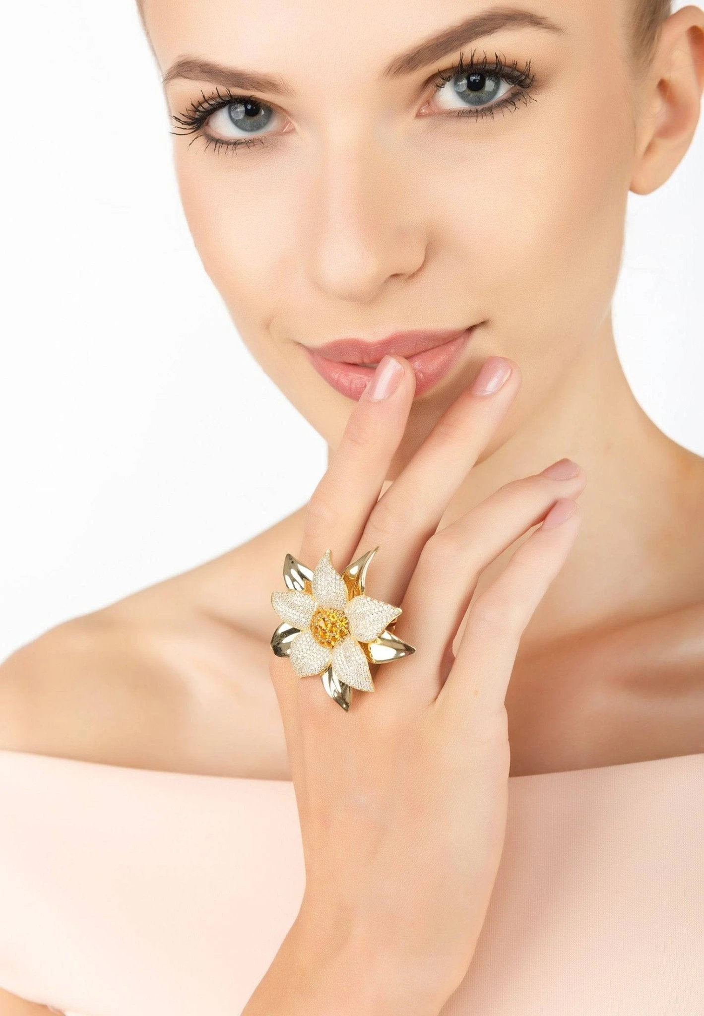 Latelita Daisy Flower Ring Gold 2 Latelita Daisy Flower Ring Gold - Image 2